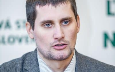 ĽSNS pôjde do volieb sama, ale je ochotná spolupracovať s národnými stranami a ponúka im miesta na svojej kandidátke.