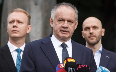 Politici zrušili účasť na diskusii s kotlebovcom Uhríkom. Tvárili sa, že o ňom nevedeli. Mimovládka sa nestačí čudovať.