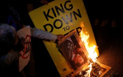 „Katalánsko nemá krále,“ skandovali demonstranti v Barceloně a pálili podobizny španělského panovníka.