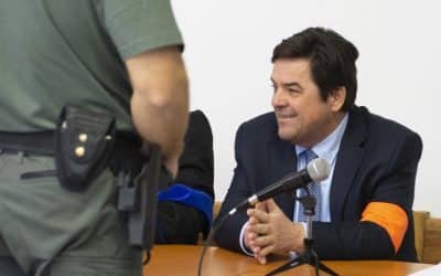 Kauza zmeniek Markízy: Svedok Cvik potvrdil, že ponúkal na verifikáciu zmenku za 26 miliónov Nicholsonovcom, Sulíkovi aj Krajniakovi. SaS sa dištancuje, Nicholsonová poskytla dôkaz, ako ju Cvik neúspešne lanáril.
