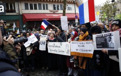 Moslimovia demonštrovali v Paríži proti islamofóbii, politici ich kritizovali