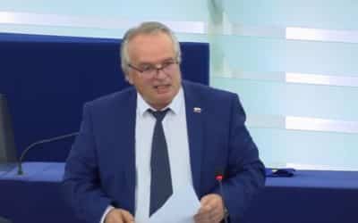 NAKA chce stíhať europoslanca Radačovského za jeho výroky.
