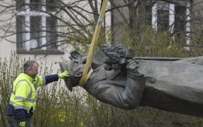 Rusko proti ničení pomníků. Ministr údajně chce i stíhání viníků odstranění Koněvovy sochy.