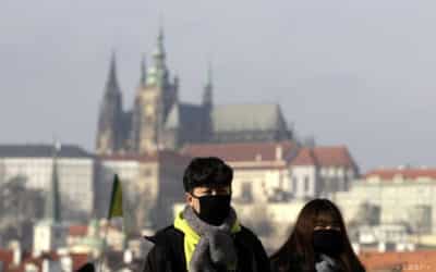 Českí poslanci schválili predĺženie núdzového stavu do 17. mája
