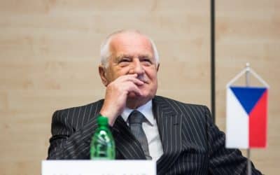 Klaus: „To, ako spoločnosť bez povzdychnutia prijala sledovanie občanov digitálnou technológiou a nikto neprotestuje, považujem za veľmi varovné.“ 