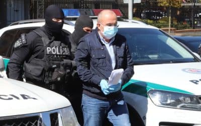 Bývalý šéf Správy štátnych hmotných rezerv Kajetán Kičura bude definitívne stíhaný väzobne.