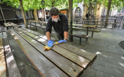 Česko ožívá. Opět je možné navštívit prodejny obchodních center, zahrádky nebo vyrazit za kulturou