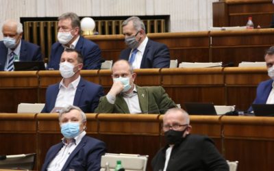 Kotleba na súd ohľadne šekov na 1488 eur neprišiel. Uviedol aj dôvod.