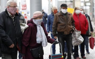 České medicínske špičky tvrdo o pandémii: Zdravého človeka Covid-19 nezabije, bol to mediálny vírus.