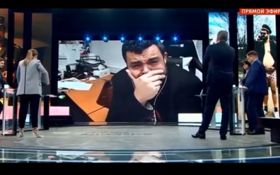Úslužnost, hloupost, nenávist a peníze.