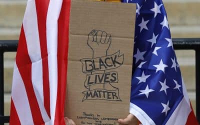 Syn slávneho boxeristu Muhammada Aliho: Hnutie „Black Lives Matter“ je rasistické. Záleží na všetkých životoch, nielen na čiernych… niektorí protestujúci sa správajú ako teroristi.