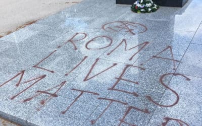 FOTO Sochy ničia už aj na Slovensku. V Bratislave to schytal pamätník Andreja Hlinku