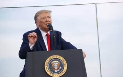 Trump v príhovore na Deň nezávislosti: „Nikdy nedovolíme, aby rozhnevaný dav strhával naše sochy, mazal naše dejiny, indoktrinoval naše deti alebo pošliapaval naše slobody“.