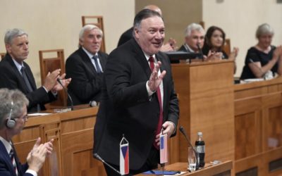 Pekingu se musíme postavit, vyzval v Senátu Pompeo. Čínská ambasáda výrok odsoudila.