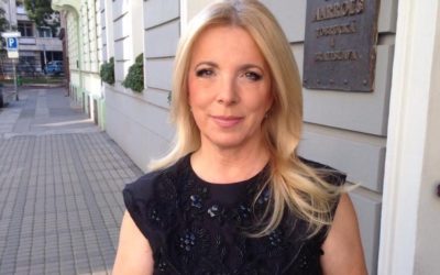 „Pán premiér, choďte preč, aj s celým svojím ansámblom. Je čas, aby ženy a matky povstali“, vyzýva Eva Černá.