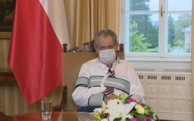 Prezident Zeman v projevu podpořil Prymulu a vyzval k nošení roušek.
