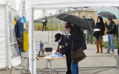 Dnes začína celoplošné testovanie na koronavírus.