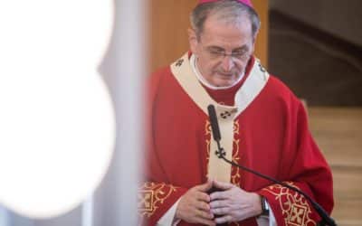 Biskupi prosia Matoviča o obnovenie bohoslužieb. Nechcú fungovať len na obrazovkách.