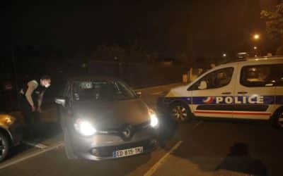 Vražda učiteľa vo Francúzsku: Polícia zadržala aj moslimského kazateľa.