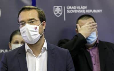 Pandémia / Vláda potichu presadila nové pravidlá. Autokratické.