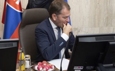 Pribudlo ďalších 877 prípadov nákazy. Ideme naozaj do veľmi ťažkých dní, uviedol premiér.