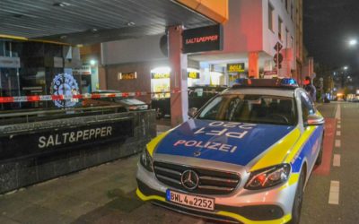 Německá policie přikročila k raziím u radikálů. Měli vazbu na islamistu z Vídně.