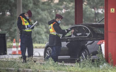 Maďarská vláda vyhlasuje od polnoci opäť mimoriadnu situáciu.