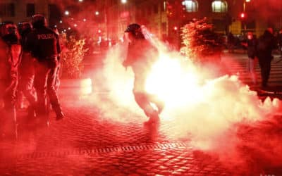 Tisíce ľudí v Lipsku protestovali proti pandemickým opatreniam.