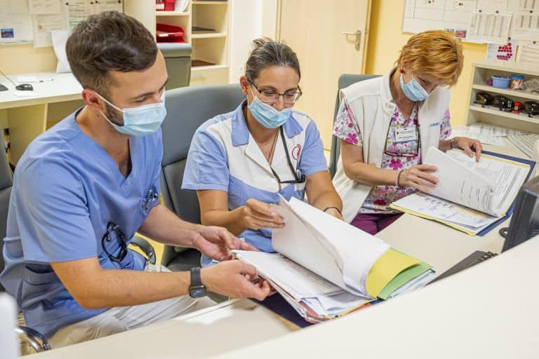 Lekárska komora reaguje na súčasnú situáciu: Z nášho pohľadu dochádza k zhoršeniu, niekedy až k zlyhaniu komunikácie medzi pacientmi a lekármi. Radi by sme preto v tejto súvislosti apelovali na obidve strany. 1