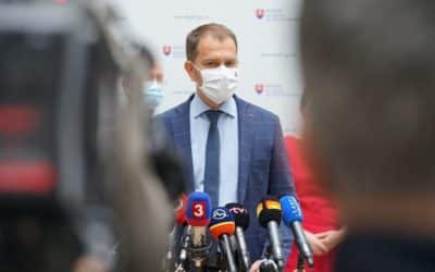 Ak by sa ľudia zvlčili, zatvoríme okresy a obmedzíme pohyb aj na Vianoce, uvažuje premiér.