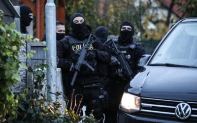 Polícia zasahuje v dome bývalého policajného prezidenta Gašpara aj u exšéfa NAKA Hraška.
