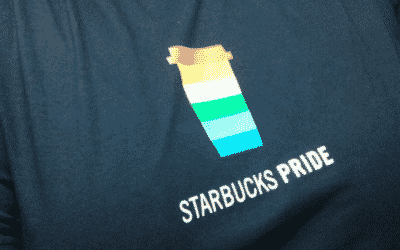 Vyhadzov za nenosenia LGBT trička? Bývalá pracovníčka žaluje Starbucks.