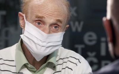 Flegr na osm let do basy? „Desetitisíce mrtvých v ulicích, mrazírenské vozy plné mrtvých těl… Děti jako nebezpečný odpad…“ Top 10 výroků v médiích. Kontroverzní parazitolog teď čelí trestnímu oznámení kvůli šíření poplašné zprávy.