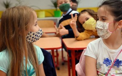 Premiér už má toho dosť: Testovanie preberám do vlastných rúk. Kto sa neotestuje, bude sa učiť dištančne.