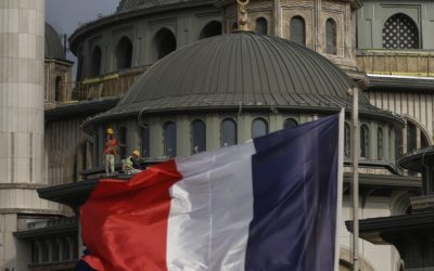 Nový návrh zákona vo Francúzsku. Znárodnenie detí ako najvyššie štádium „boja s islamizmom.“ 