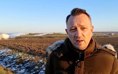 Ozýva sa ďalší regionálny politik. Sťažuje sa na protizákonné sledovanie a žiada od Mikulca odpovede: „Vydiera Vás Anna Vaľková (Bilecová)? Čo ste robil tesne pred voľbami na jej chate?“