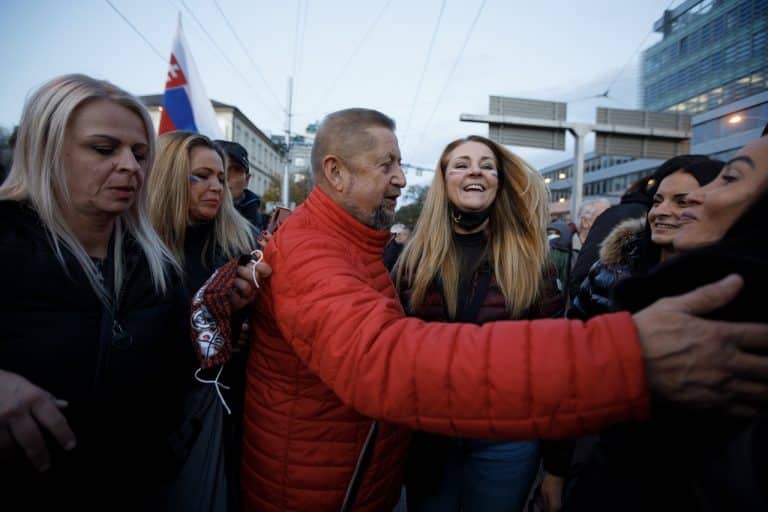 Kovařík cez médiá oznamuje stíhanie Harabina za účasť na proteste. 1