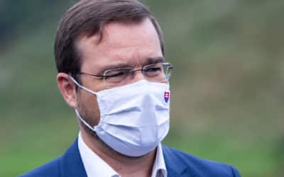 Iba do práce a na nákup. Pandemická komisia navrhne zákaz vychádzania.