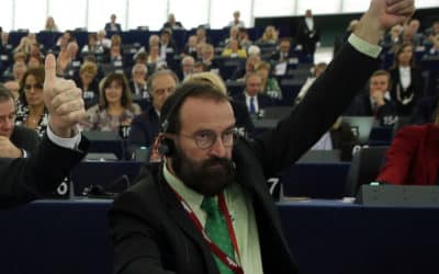 Polícia v Bruseli rozohnala homosexuálne orgie. Medzi 25 nahými mužmi boli aj diplomati a europoslanec