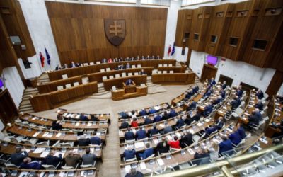 Prieskum Slovenskej akadémie vied: Politickým stranám nedôveruje 85 percent ľudí.