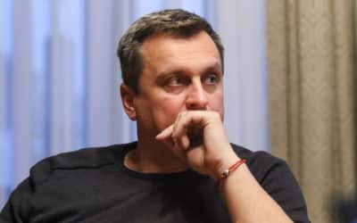 SNS vyzýva Matoviča, aby zabezpečil pre Slovákov možnosť očkovania pomocou ruskej vakcíny.