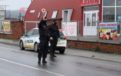 V Nitre sa začalo testovanie, pred odbernými miestami sú dlhé rady.