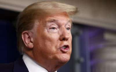 Sněmovna reprezentantů USA podpořila návrh ústavní žaloby na Trumpa kvůli násilnostem v Kapitolu.