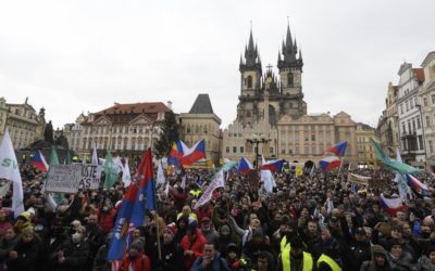 „Stop koronateroru.“ V centru Prahy protestovali lidé proti vládním opatřením.