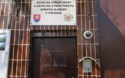 Komisia zaoberajúca sa smrťou policajného exprezidenta si prezrela kamerové záznamy. „Je tam viacero nezrovnalostí,“ prezradila Saková a Kotleba. Koaliční poslanci si však nič také nevšimli.
