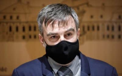 Matematik Kollár pripomína, ako vláda ignorovala odporúčania odborníkov: Budeme naozaj skúšať nezmysly až kým sa ukáže, že geniálny vodca mal celý čas pravdu a ostatní by mali ísť kopať hroby? 