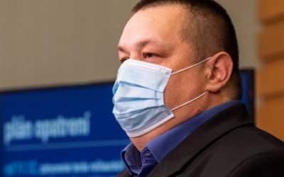 Mohol vôbec Mikas konať inak? Obhajoval kroky vlády, tá ho z vďaky hodila cez palubu. Podpory sa paradoxne dočkal od opozície a odborníkov.