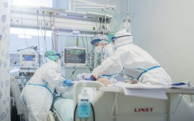Kapacita intenzivní péče se blíží vyčerpání, varuje náměstek ministra zdravotnictví.