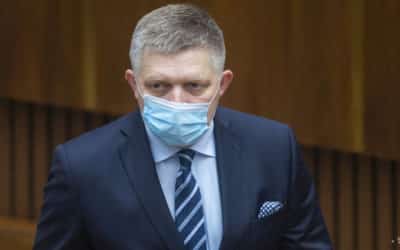 Fico: Stopnutie vakcíny Sputnik je prejav protiruského postoja.