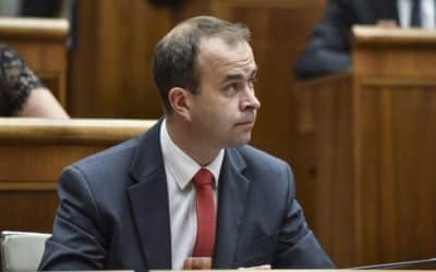 „Takto to už ďalej nemôže ísť!“ Podmanický upozorňuje na problémy s testovaním a vyzýva starostov, aby začali hlasno protestovať.